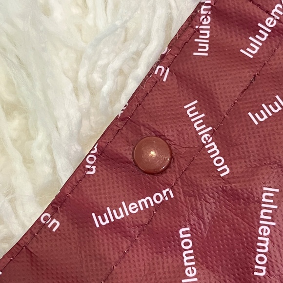 Lululemon "Lululemon large reuseable tote in holiday with logo" NWT - Picture 5 of 6